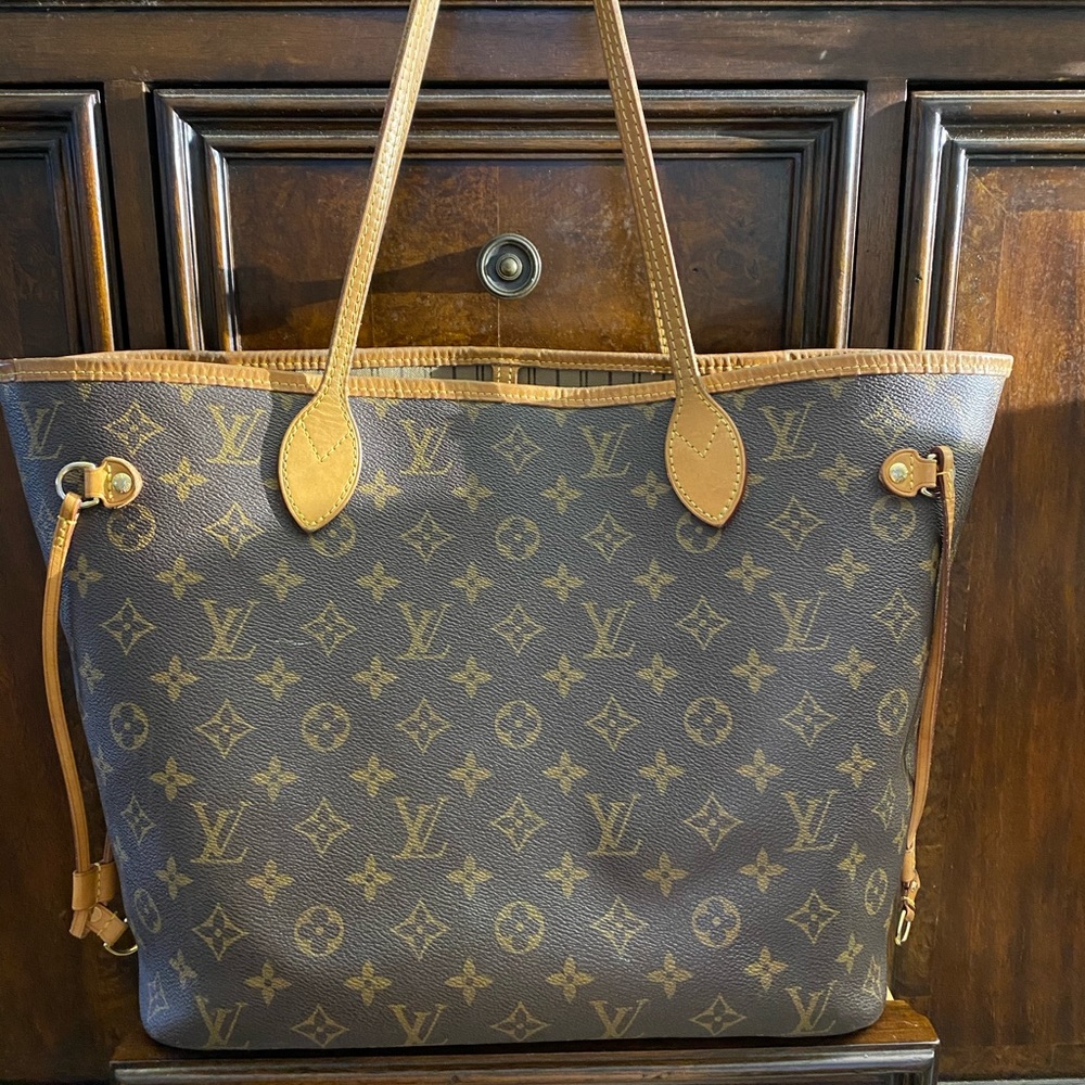 Louis Vuitton Authentic Neverfull MM - preowned